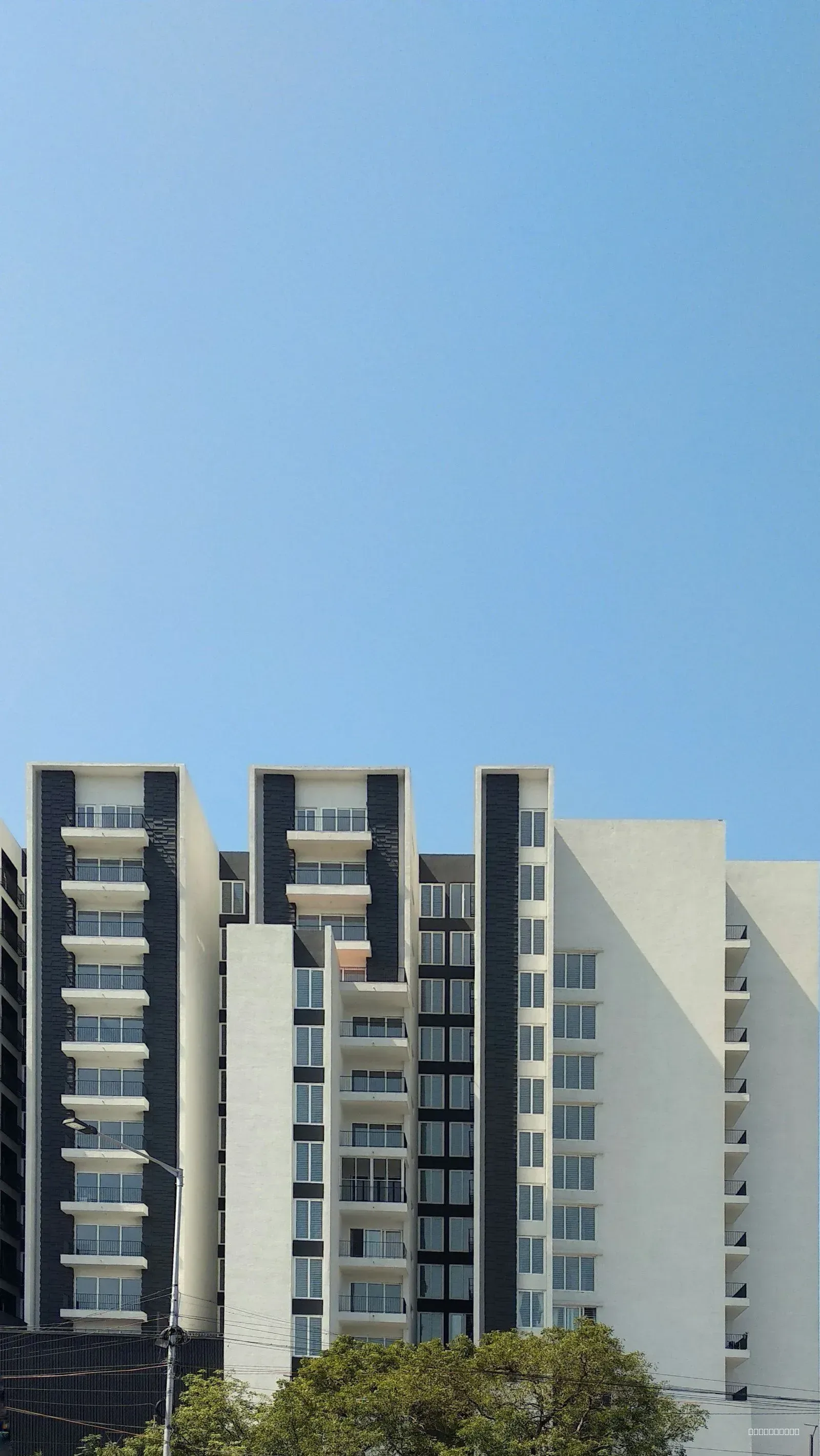 Sample: 2 BHK sea-view flat on Marine Drive (deal 11) 1